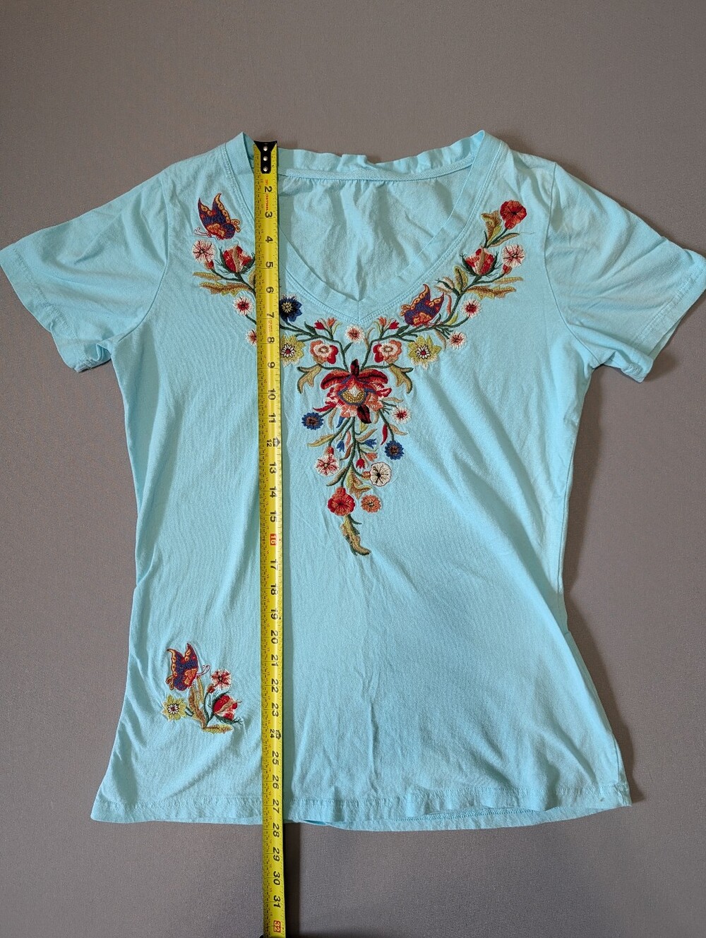 Embroidered V-Neck Floral Tee Medium M Light Blue Cotton Lightweight Feminine - Picture 5 of 7